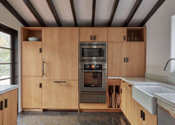 Floor-to-ceiling Kitchen Cabinet - Cook Kitchen